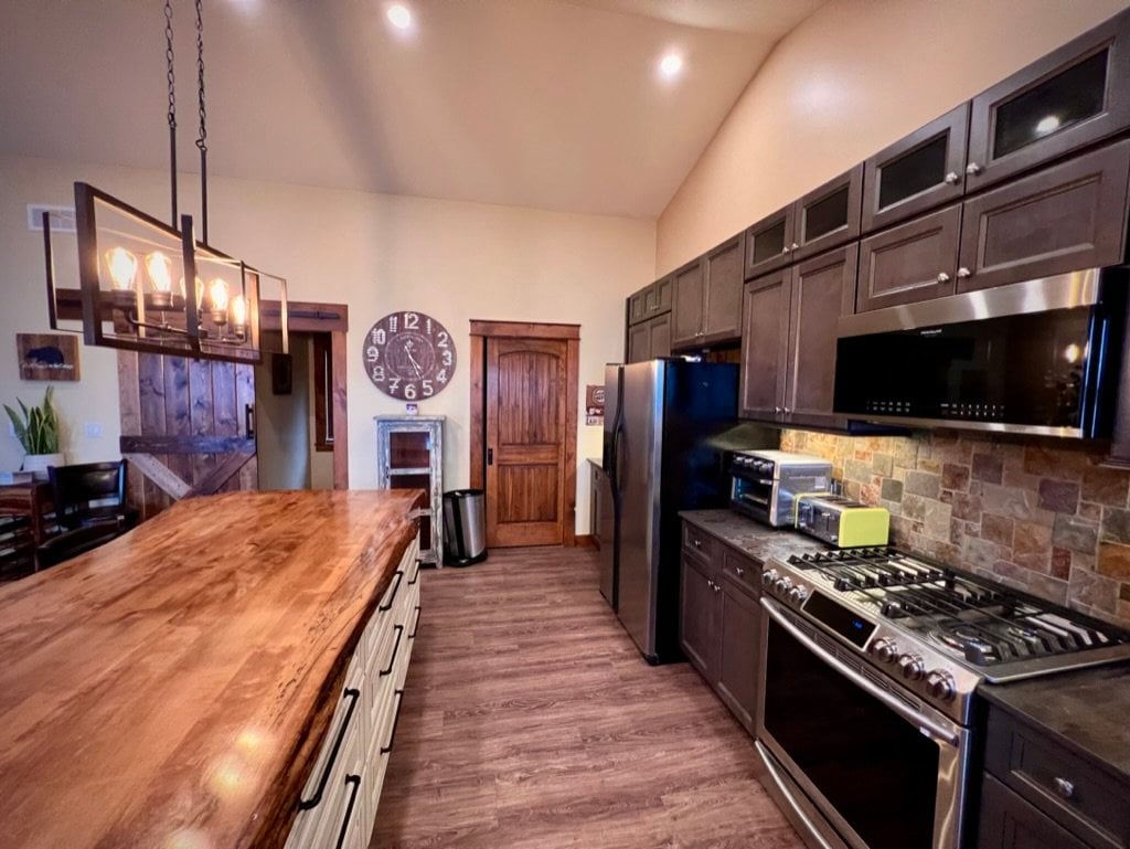 Kitchen with natural stone backsplash